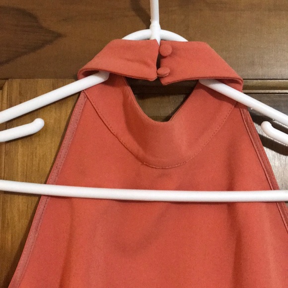 Zara Peach 🍑 halter dress! FIGURE FLATTERING! - Picture 2 of 3